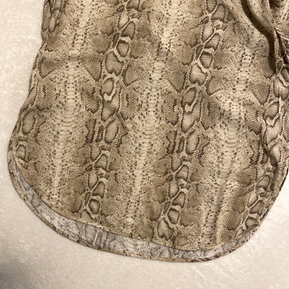 Michael Kors Snake Print Short Sleeve Blouse. Zip Back. Sz. S - Picture 9 of 9